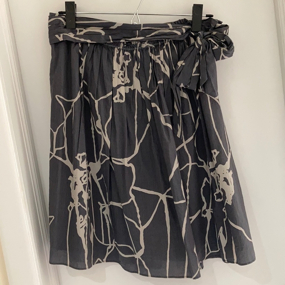 Calvin Klein Print Skirt (size 2)